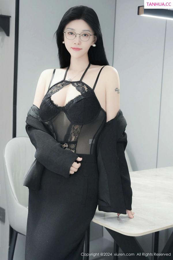   [XiuRen]高清写真图 2024.12.23 No.9639 雅茹老师 黑丝美臀第17张图片